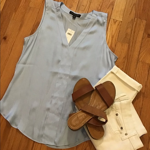Banana Republic Tops - NWT 🎉 Banana Republic SOFT SATIN SLEEVELESS
